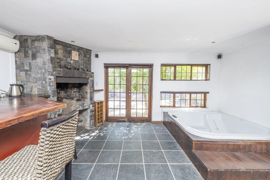 4 Bedroom Property for Sale in Protea Heights Western Cape